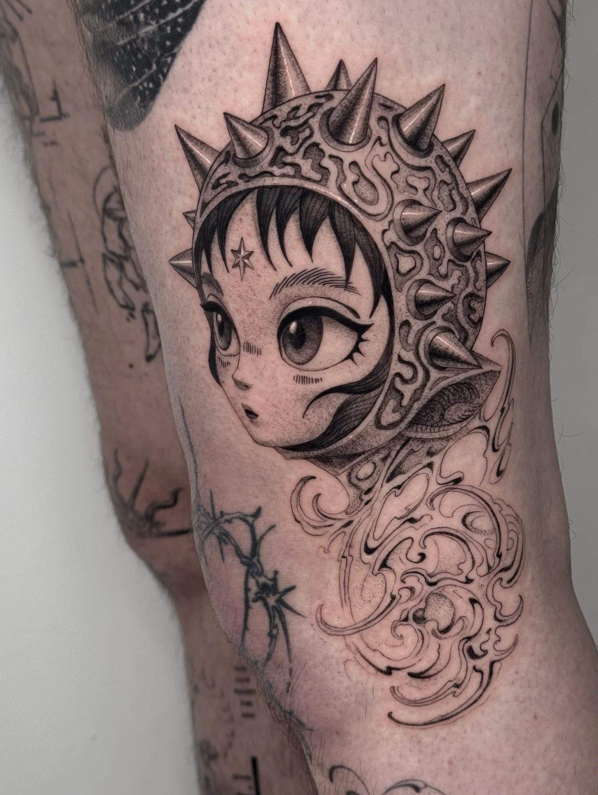 Niño Astral & Casco de Espinas Cósmico — Microrrealismo Surrealista, Dotwork y Sombras Somáticas